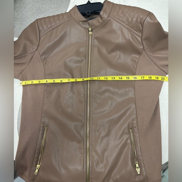 A.n.a Leather Moto Jacket Quilted Shoulders Gold Zip Stretch Panels Size Large - Picture 8 of 9